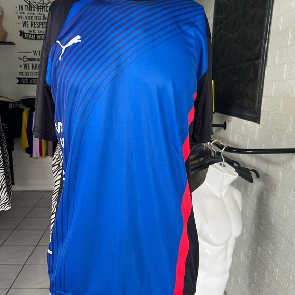 T-Shirt - Picture 2 of 12